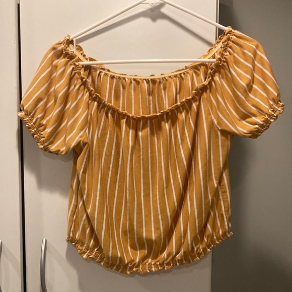 Tops - American Eagle crop top ~ small